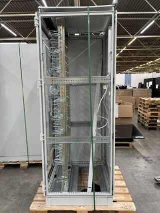 Ca. 26x Serverkast